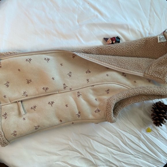 Fleece Vest with a Suede-like Feel - Picture 4 of 9